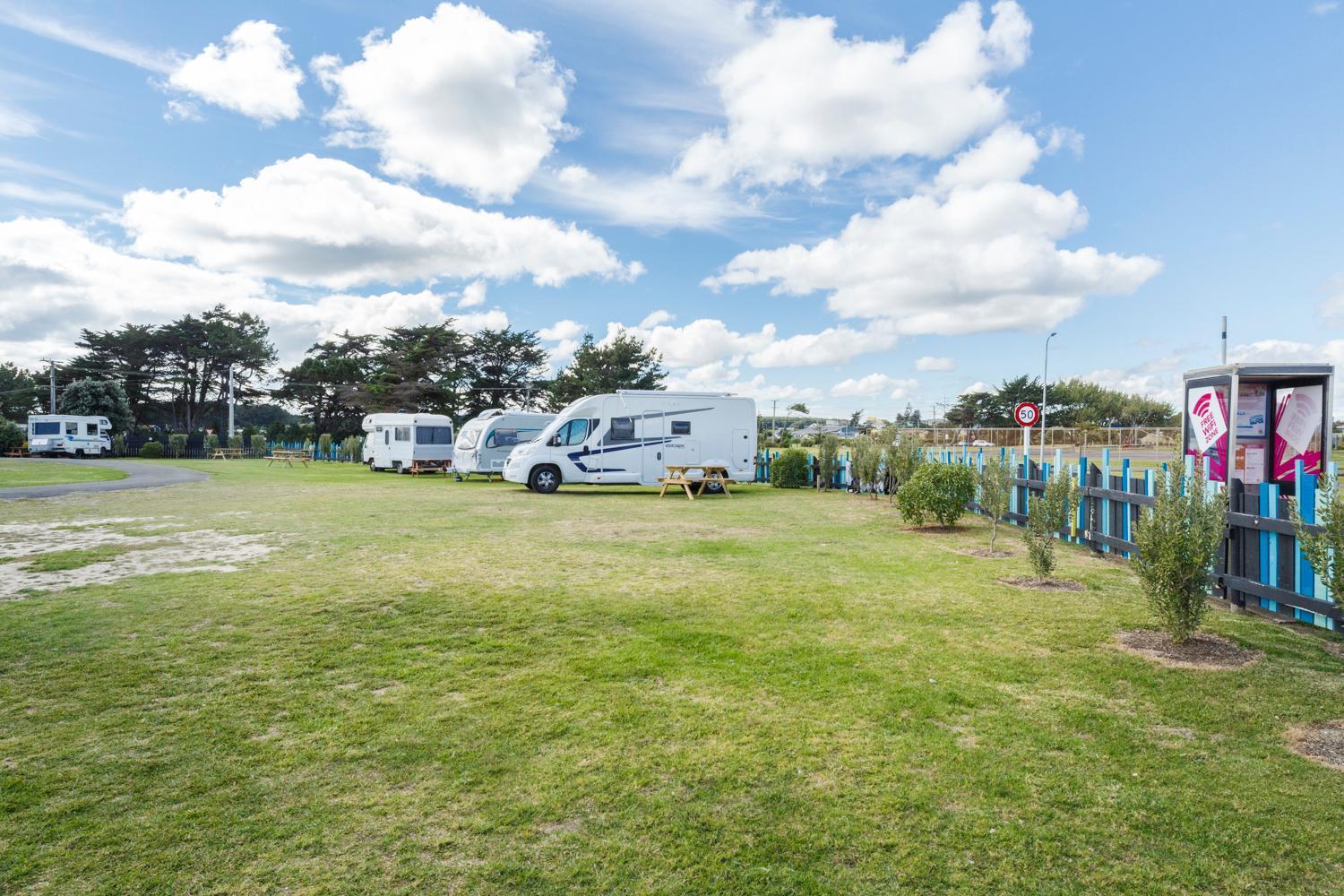 Foxton Beach Holiday Park Extérieur photo