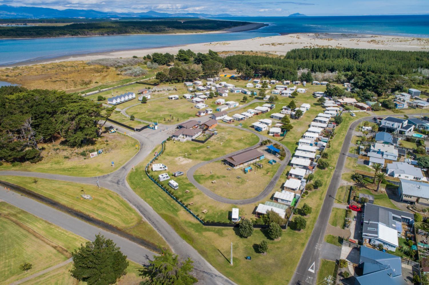 Foxton Beach Holiday Park Extérieur photo